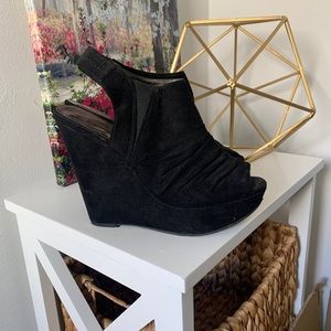 Black open toed wedges